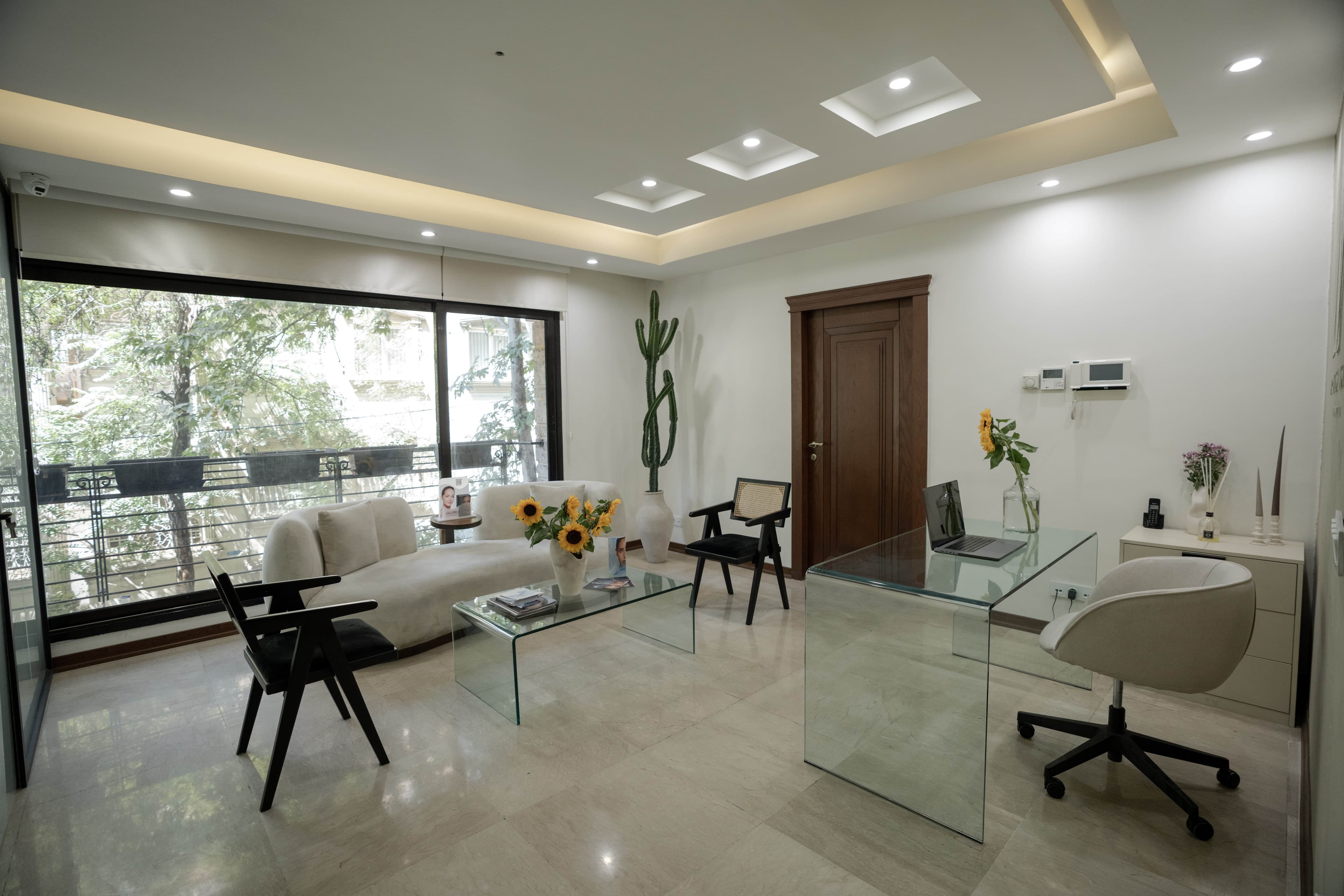 تیم و امکانات مطب پوست و زیبایی دکتر مهسا اسدی