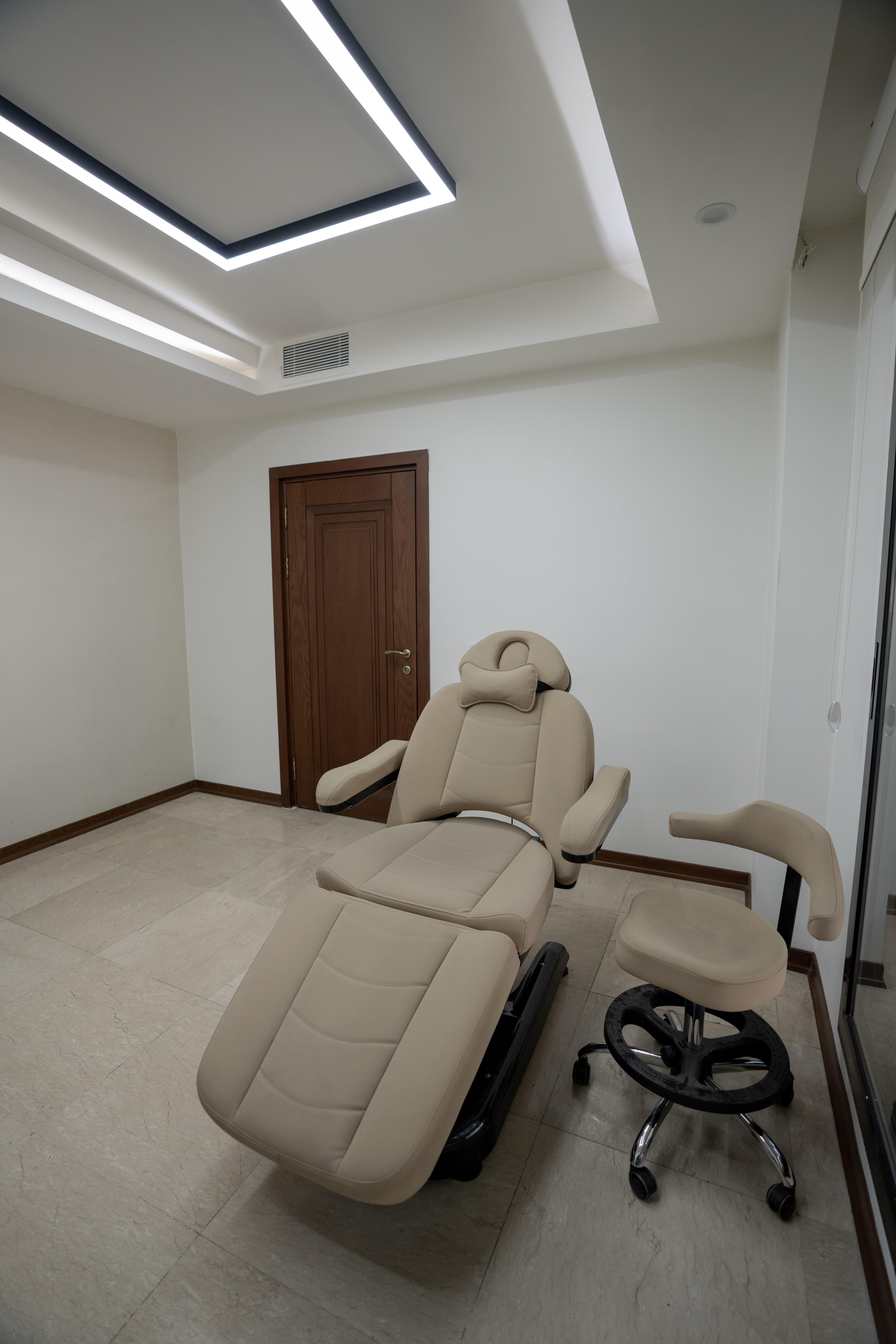 فضای پذیرش و لابی مطب